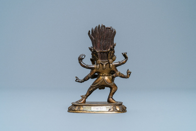 Een Sino-Tibetaanse vergulde bronzen figuur van Hayagriva, 18/19e eeuw