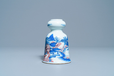 Een Chinese blauw-witte en koperrode vaas, 19/20e eeuw
