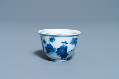 Cinq bols en porcelaine de Chine en bleu et blanc, &eacute;poque Transition