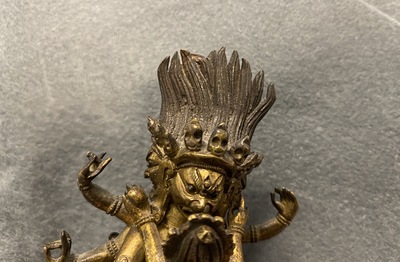 Een Sino-Tibetaanse vergulde bronzen figuur van Hayagriva, 18/19e eeuw