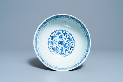 Two Chinese qianjiang cai hat stands and a blue and white bowl, 19/20th C.