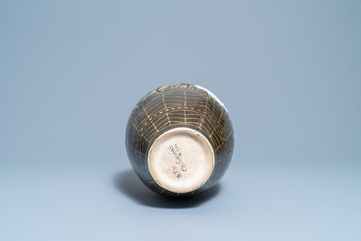 Charles Catteau pour Boch Fr&egrave;res K&eacute;ramis: un grand vase en gr&egrave;s &agrave; d&eacute;cor de biches, vers 1930