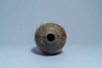 Charles Catteau pour Boch Fr&egrave;res K&eacute;ramis: un grand vase en gr&egrave;s &agrave; d&eacute;cor de biches, vers 1930