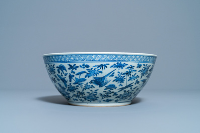 Two Chinese qianjiang cai hat stands and a blue and white bowl, 19/20th C.