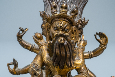 Een Sino-Tibetaanse vergulde bronzen figuur van Hayagriva, 18/19e eeuw