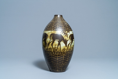 Charles Catteau pour Boch Fr&egrave;res K&eacute;ramis: un grand vase en gr&egrave;s &agrave; d&eacute;cor de biches, vers 1930