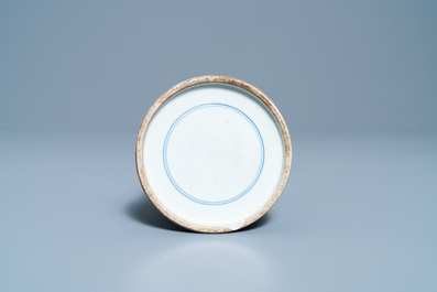 Een Chinese blauw-witte en koperrode vaas, 19/20e eeuw