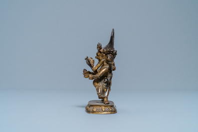 Een Sino-Tibetaanse vergulde bronzen figuur van Hayagriva, 18/19e eeuw