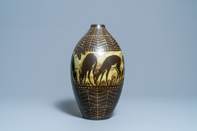 Charles Catteau pour Boch Fr&egrave;res K&eacute;ramis: un grand vase en gr&egrave;s &agrave; d&eacute;cor de biches, vers 1930