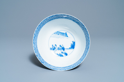 Een Chinese blauw-witte 'Xi Xiang Ji' kom, Kangxi merk en periode