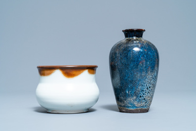 A varied collection of four monochrome Chinese and Japanese vases and a censer, 19/20th C.