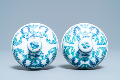 A pair of rare Chinese export porcelain urns and covers, Qianlong