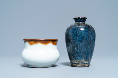 A varied collection of four monochrome Chinese and Japanese vases and a censer, 19/20th C.