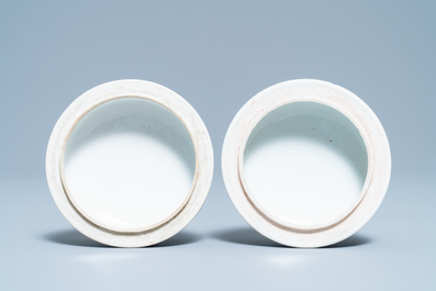 A pair of rare Chinese export porcelain urns and covers, Qianlong