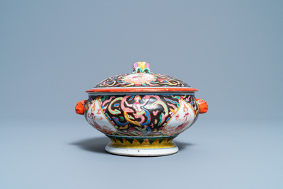 A Chinese Thai market Bencharong bowl and cover, 19th C.