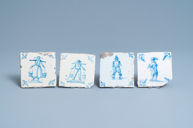 Twaalf blauw-witte Delftse tegels met figuren, 17e eeuw