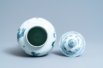 Een driedelig blauw-wit Delfts kaststel met chinoiserie decor, 17/18e eeuw