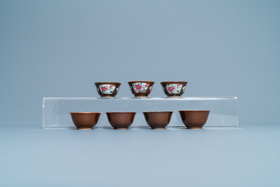 Seize tasses et soucoupes en porcelaine de Chine famille rose &agrave; fond brun capucin, Qianlong
