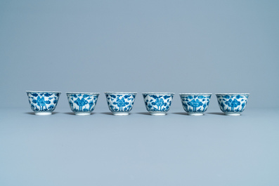 Seventeen Chinese blue and white cups and twenty-two saucers with floral design, Kangxi