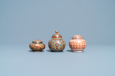 Six Chinese Thai market Bencharong jars and a bowl, 19th C.