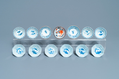 Een grote collectie Chinese blauw-witte koppen en schotels, Kangxi/Qianlong