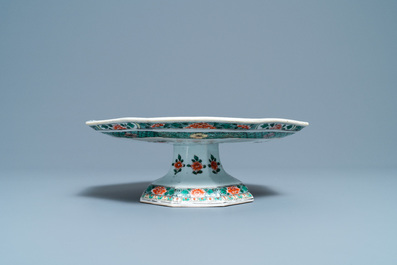 A Chinese octagonal famille verte tazza, Kangxi