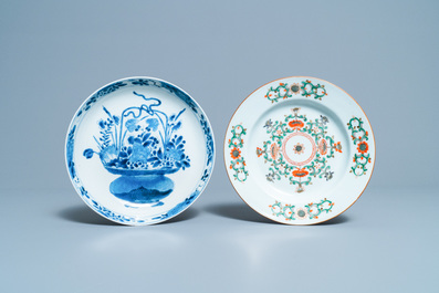 Five Chinese blue and white plates and one in famille verte, Kangxi