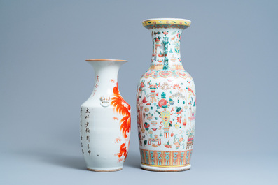 Un vase en porcelaine de Chine famille rose et un en rouge de fer, 19/20&egrave;me