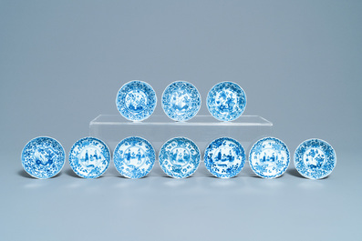 Een grote collectie Chinese blauw-witte koppen en schotels, Kangxi/Qianlong