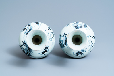 Een driedelig blauw-wit Delfts kaststel met chinoiserie decor, 17/18e eeuw