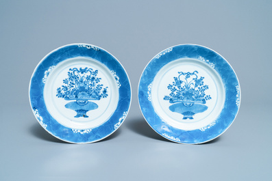 Five Chinese blue and white plates and one in famille verte, Kangxi
