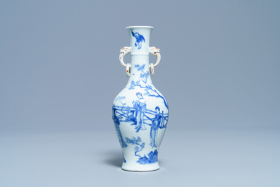 Een Chinese blauw-witte vaas met olifantenoren, Kangxi merk en periode