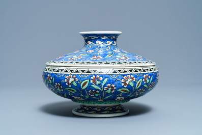 Een Iznik-stijl dekselkom, Samson, Parijs, 19e eeuw