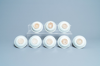 Seventeen Chinese blue and white 'cabbage' bowls, Transitional period