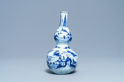 Een Chinese blauw-witte kalebasvaas, Wanli