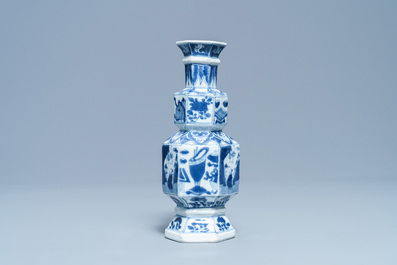 Een Chinese blauw-witte hexagonale vaas, Kangxi