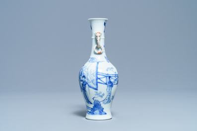 Een Chinese blauw-witte vaas met olifantenoren, Kangxi merk en periode