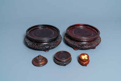 Six Chinese famille rose vases and various wooden stands and covers, 19/20th C.