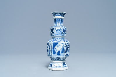 Een Chinese blauw-witte hexagonale vaas, Kangxi