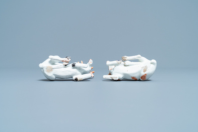 Deux mod&egrave;les de cerfs en porcelaine, probablement Chelsea, Angleterre, 18&egrave;me