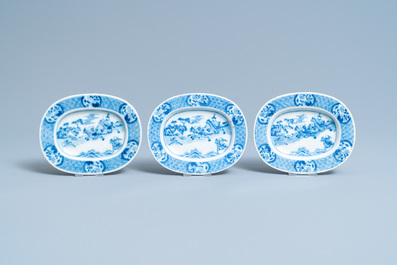 Un service en porcelaine de Chine en bleu et blanc &agrave; d&eacute;cor de sc&egrave;nes de chasse, 18/19&egrave;me