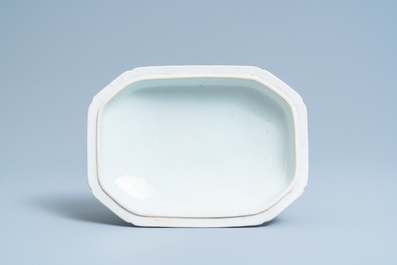 A composite 25-piece Chinese blue and white service, Qianlong