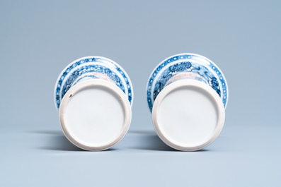 Une garniture de cinq vases en porcelaine de Chine famille rose &agrave; d&eacute;cor mandarin, Qianlong