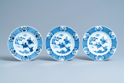 Un service en porcelaine de Chine en bleu et blanc &agrave; d&eacute;cor de sc&egrave;nes de chasse, 18/19&egrave;me