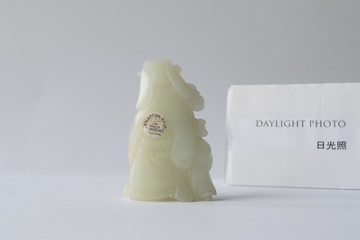 Une figure de 'Shou Lao &agrave; l'enfant' en jade sculpt&eacute;, Chine, 18&egrave;me