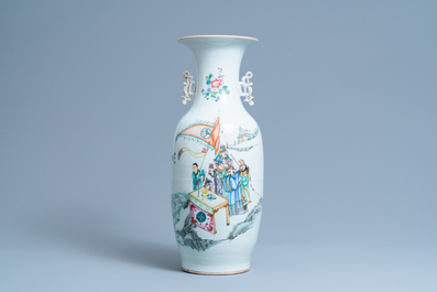 Twee Chinese famille rose vazen, 19/20e eeuw