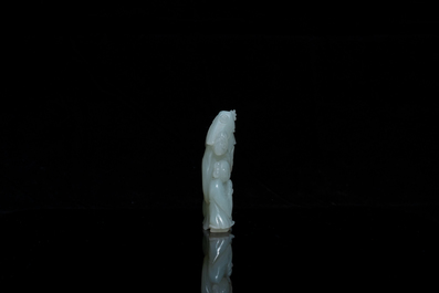 Une figure de 'Shou Lao &agrave; l'enfant' en jade sculpt&eacute;, Chine, 18&egrave;me