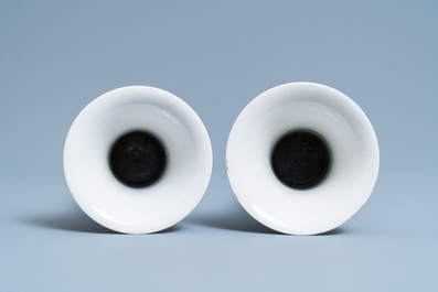 Une garniture de cinq vases en porcelaine de Chine famille rose &agrave; d&eacute;cor mandarin, Qianlong