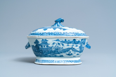 A composite 25-piece Chinese blue and white service, Qianlong