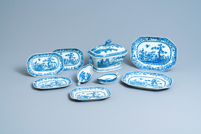 A composite 25-piece Chinese blue and white service, Qianlong